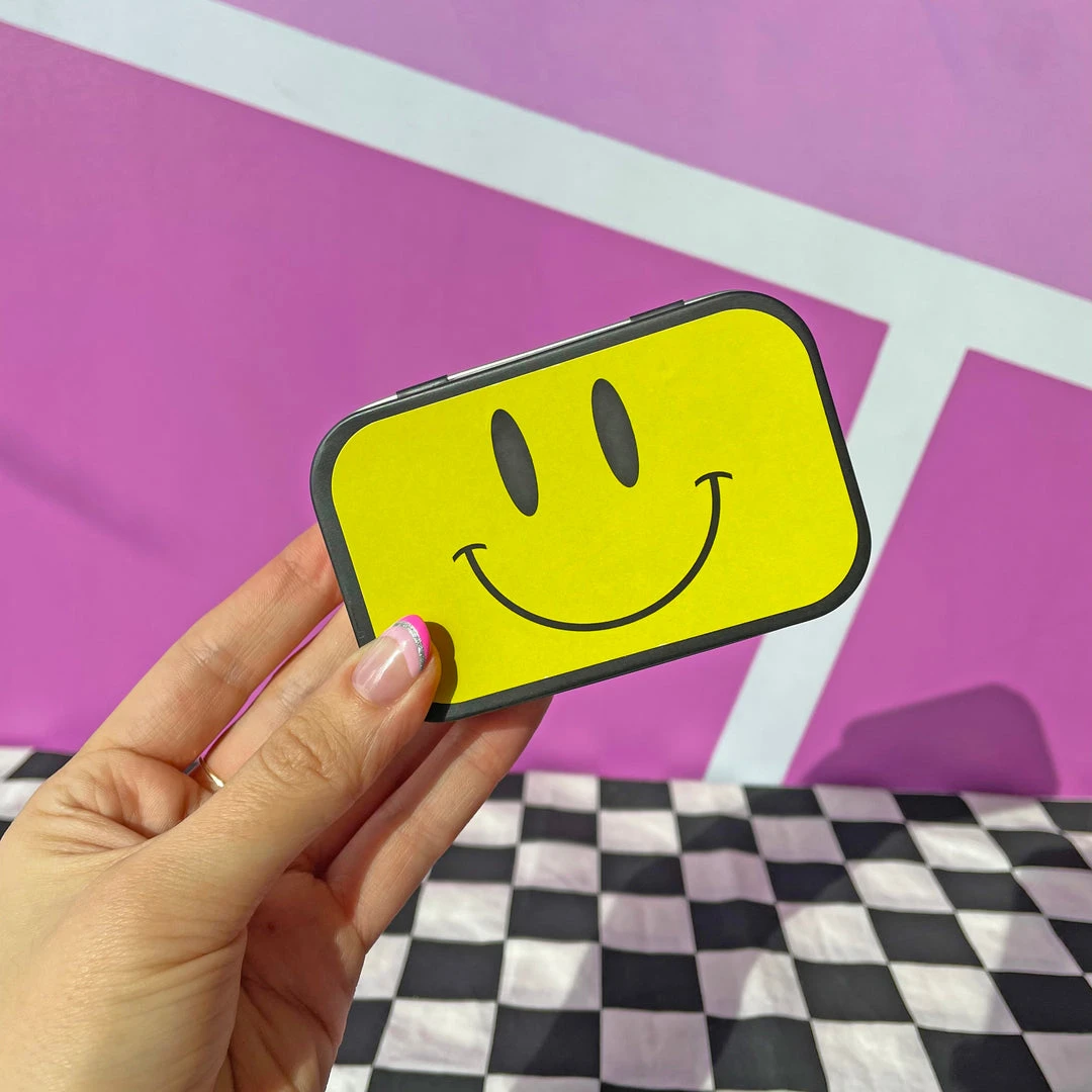 Shop Burning Love Smiley Smoking Kit 5 Shop Burning Love Smiley Smoking Kit