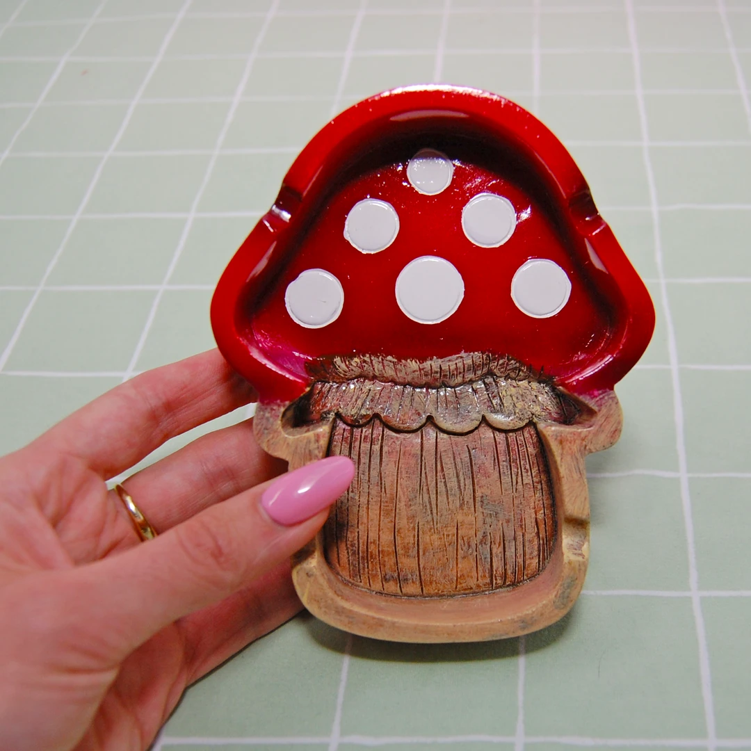 Burning Love Red Mushroom Ash Tray 5 Burning Love Red Mushroom Ash Tray