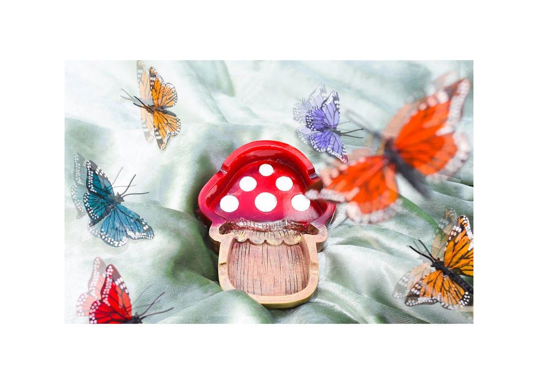 Burning Love Red Mushroom Ash Tray 7 Burning Love Red Mushroom Ash Tray