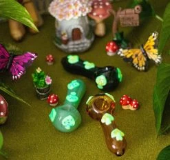 Burning Love Mushroom Bowl- Jade Pipes